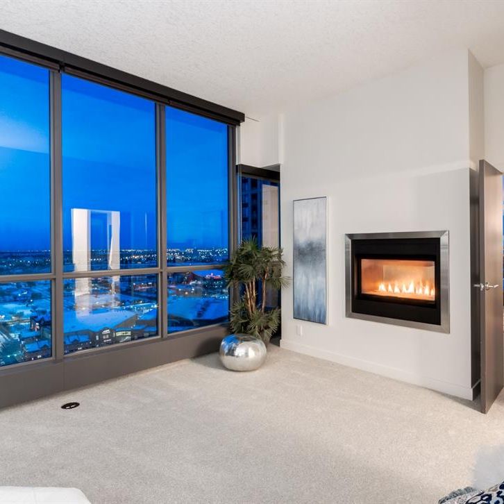 Luxury Living With Unmatched Views: 2 Bed Sub Penthouse. - Photo 1