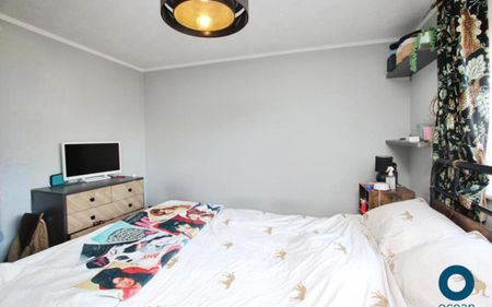 A two bedroom end of terrace house in central Bradley Stoke. Unfurnished and available in April. Two tandem parking spaces. - Photo 4