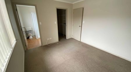 Modern Four-Bedroom Family Home! - Photo 3