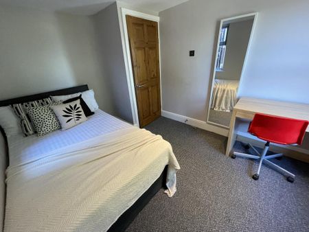 4 bedroom terraced house to rent - Photo 3