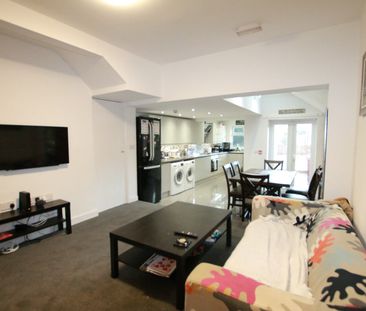 6 Bed Terraced House, Blenheim Road, RG1 - Photo 1