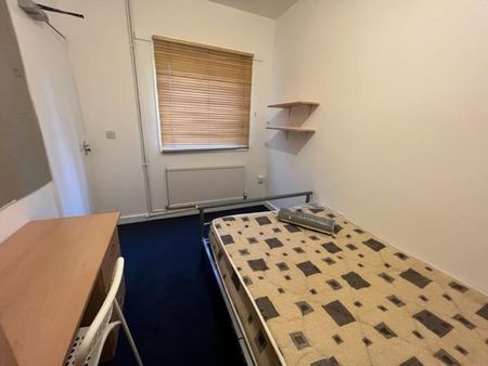 1 bedroom in a house share to rent - Photo 2