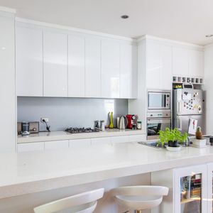 Spacious Two Storey Apartment - Photo 2