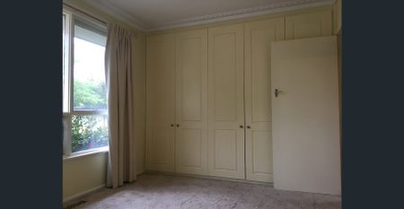 Three Bedroom Family Home - Photo 2