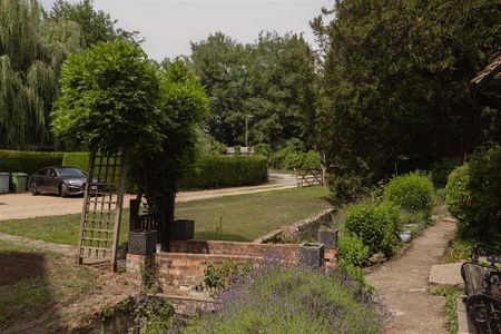 4 bedroom detached house to rent - Photo 2