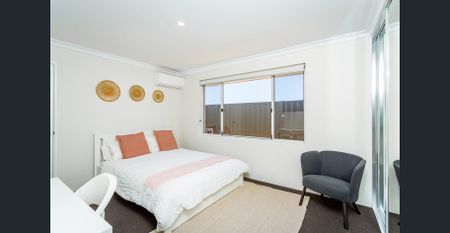 🏡 Private Rooms in rooming house / Rooms 2 and 4 for Rent / $330 per week / Fully Furnished / All utilities Included - Photo 2