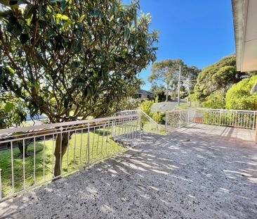 Spacious family home in an exceptional lifestyle location - Photo 2