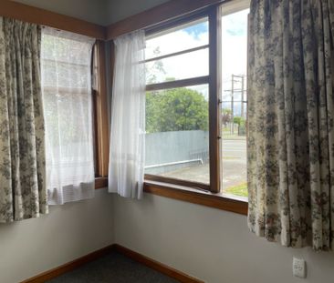 Family Living - Photo 6