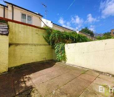 4 bedroom terraced house to rent - Photo 5