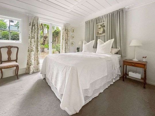 Charming Cottage in Freemans Bay! - Photo 1