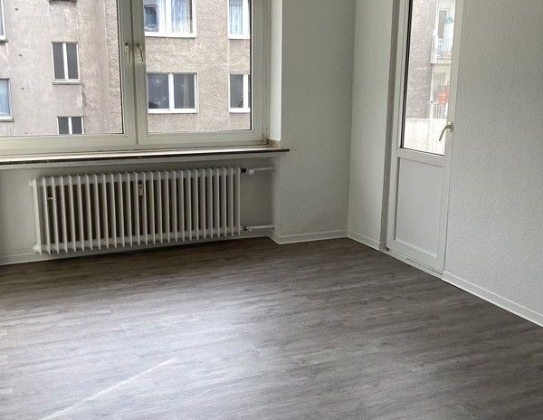 Auto? Unnötig! Mitten in der City: zentrale 4-Zimmer-Wohnung WG geeignet! (keine Zahlung über das Jobcenter) - Foto 1