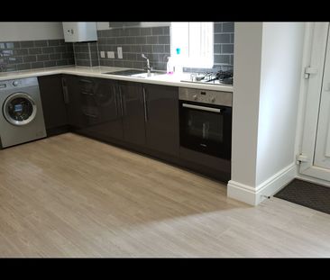 Studio Flat, Lodge Road/Mayday Road, CR0 - Photo 3