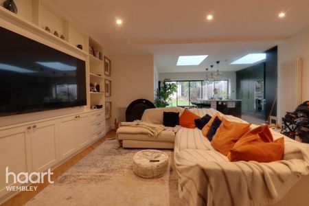 6 bedroom semi-detached house to rent - Photo 4