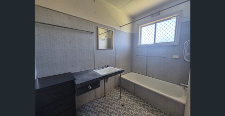 Lovely 2 Bedroom Unit In Chatham - Water & Lawns Included! - Photo 5