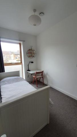 Single room in Leyton (E11) available to rent to female professional or student. - Photo 4