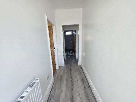 Price £950 pcm - Available Now - Unfurnished - Photo 3
