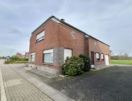 Ruime 5 slaapkamer woning op een perceel van 14a 10ca - Foto 2