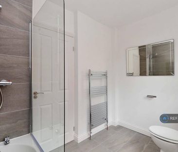 4 bedroom flat to rent - Photo 6