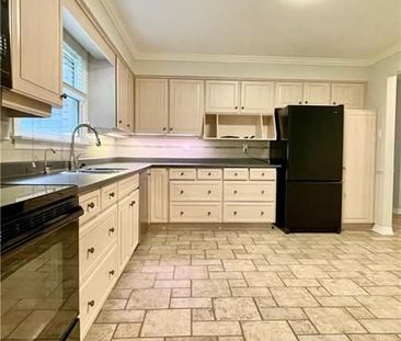 For Lease - 867 Viscount Road Unit# MAIN LEVEL & SECOND FLOOR, Lond... - Photo 5