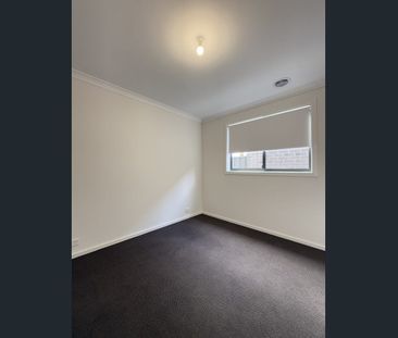 Near New, Stylish & Ready to Call Home! - Photo 4