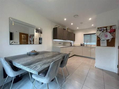 3 bedroom terraced house to rent - Photo 5