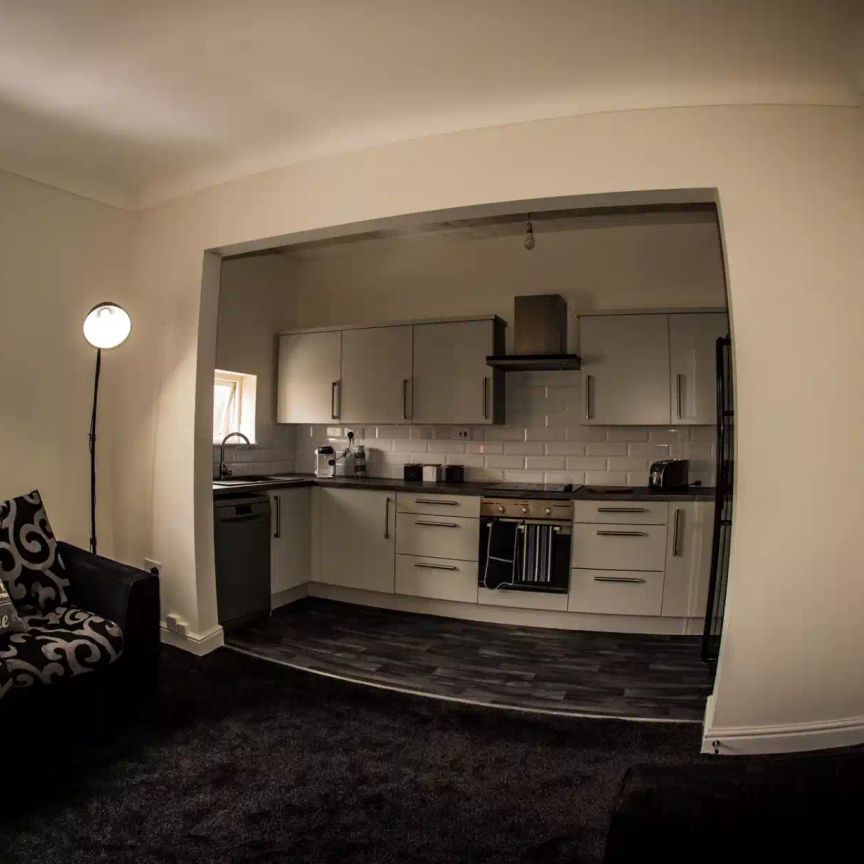 6 Bedroom House - Photo 1