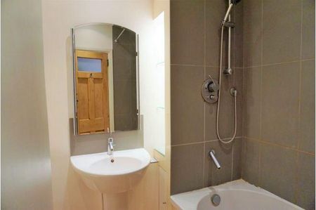 Double bedroom with own bathroom in Fulham High St - Photo 5
