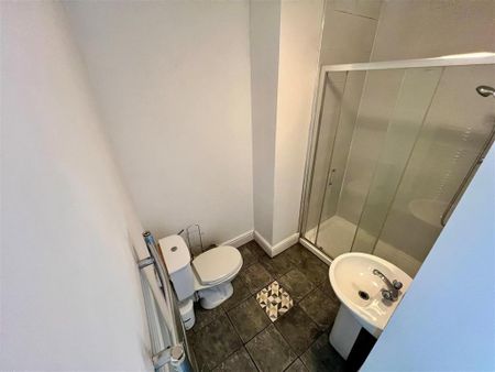 1 bedroom in a house share to rent - Photo 4