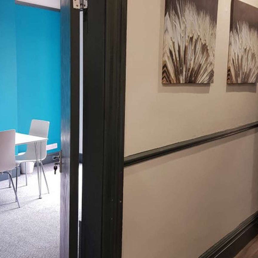 Town Centre Property Room 5 - Photo 1