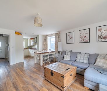 3 bedroom end of terrace house to rent - Photo 1