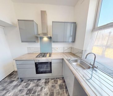 2 bedroom end of terrace house to rent - Photo 3