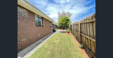 Charming Two-Bedroom Unit in Mt Eliza - Photo 3