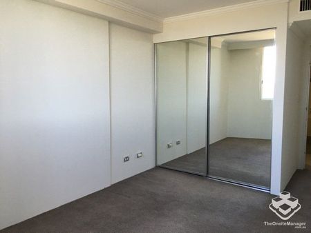 Modern Apartment in the Heart of Chatswood - Photo 2