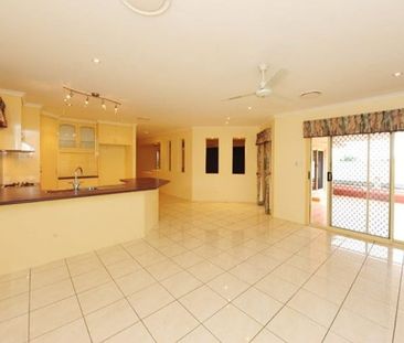 SPACIOUS 4 BEDROOM FAMILY HOME WITH MODERN COMFORTS, GENEROUS OUTDO... - Photo 2