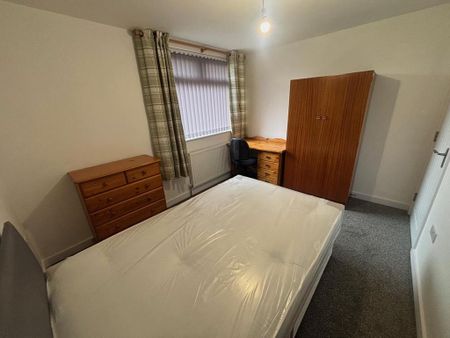 3 bedroom semi-detached house to rent - Photo 4