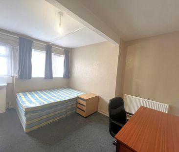 5 Bed Terraced House, Stokes Croft, BS1 - Photo 6