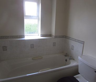 2 bedroom semi-detached house to rent - Photo 6