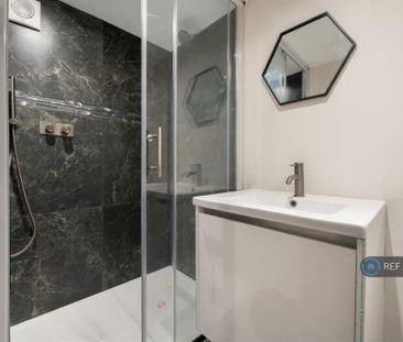 5 bedroom end of terrace house to rent - Photo 2