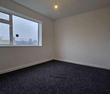 St Bernards Road, London, E6 - Photo 6