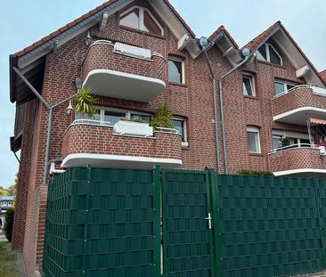 Charmante Dachgeschosswohnung in Neukirchen mit Balkon und Garage - Photo 1