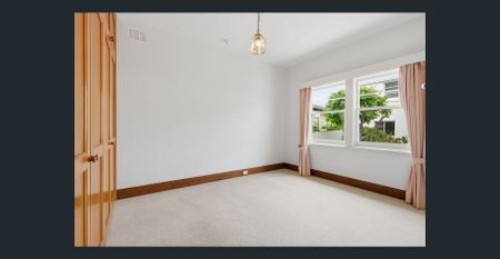 Spacious Home with Art Deco Charm - Photo 2