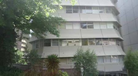 Sweeping views on the 7th Floor of Auckland Harbor - Photo 5