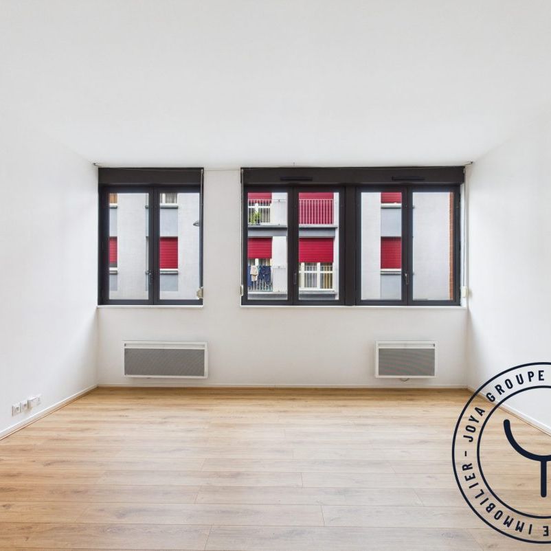 En plein centre ville avec stationnement - Photo 1