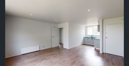 Lovely 2 Bedroom Apartment in Thornbury - Photo 3