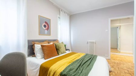 Room in a shared 7-bedroom apartment for rent in Argüelles, all bills included - Photo 2
