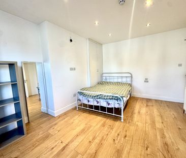 Heathfield Gardens, Brent Cross, NW11 - Photo 2