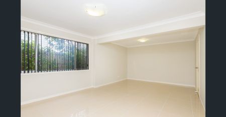 Large Family home within walking distance to everything - Photo 4