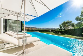 5 bedroom luxury Villa for rent in Rio Real, Spain