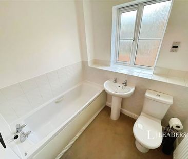 3 bedroom house to rent Water Lily Way, Bourne, Lincolnshire, PE10 - Photo 5