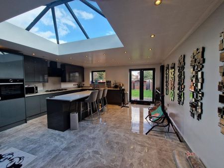 4 bedroom terraced house to rent - Photo 5